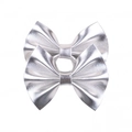 Paar glänzende silberne Haarschleifen mit strukturierter Metalloptik für Mädchen - Bright Silver Style
