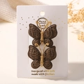 Barrettes papillon en crochet marron fait main avec fil doré sur carte cadeau - Brun