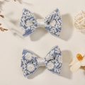 Paire de barrettes à nœuds bleu clair avec broderie florale blanche pour petites filles - Bleu clair