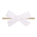 Detalle de diadema de encaje blanco con lazo bordado para bebés y niñas pequeñas - Lazo de Encaje de Algodón Blanco (7)