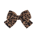 Dettaglio del fermaglio per capelli a fiocco con stampa leopardata in tessuto a coste - Stile leopardato marrone (4)
