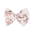 Detailaufnahme einer floralen Baumwoll-Haarspange mit orangefarbenen Blumenmuster - Orange Floral