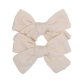 Zwei cremefarbene Schleifen-Haarclips für Mädchen aus Baumwolle mit Tupfen-Struktur - Creme - Punktierte Textur