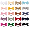 Barrettes à cheveux nœud en velours pour filles en vingt couleurs vives sur fond blanc - Multicolore
