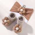 Elastisches Baby-Stirnband und Söckchen-Set mit braunen, großen texturierten Blumen - Braun/Beigegrau (3I) / 3I (3-teiliges Set)