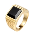 Bague chevalière dorée pour homme avec zircon noir rectangulaire et anneau à texture brique - Or