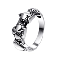 Vintage heart and clover embossed titanium steel ring with a retro oxidized silver finish - US 8 / Silver