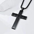 Collar de cruz de acero inoxidable negro para hombre con un grabado de Jesús calado - Negro