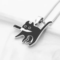 Roestvrijstalen ketting met cartoon zwarte kat en mes hanger aan een parelketting - Ketting