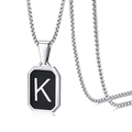 Roestvrijstalen ketting met een zwarte vierkante hanger en de witte letter K - Letter K