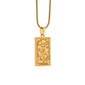 Gouden Steenbok ketting met rechthoekige hanger en gravure aan een verfijnde slangenketting - Steenbok