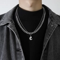 Collier double couche en acier inoxydable argenté avec pendentif lettre C gothique - Lettre E