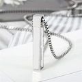 Collana da uomo minimalista con pendente a barra argentata e catena a maglia box - Argento