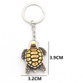 Klassischer Schildkröten-Schlüsselanhänger aus Harz, Maße 3,9 cm Höhe und 3,2 cm Breite - Rotbraun
