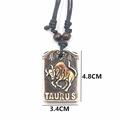Collier pendentif Taureau vintage en résine de bronze avec relief et cordon noir - Taureau