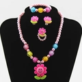 Kinderschmuck-Set mit rosa Sonnenblumen-Perlenkette, Armband, Ohrclips und Ring - Halskette + Armband + Ohrringe + Ring / Rosa (4-teilig)