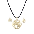 Set gioielli con collana e orecchini Albero della Vita placcato oro su sfondo bianco - Oro Opaco