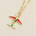 Zarte goldene Kette mit farbenfrohem Flugzeuganhänger in Rot, Weiß und Grün aus Emaille - Flugzeugstil (Gold)