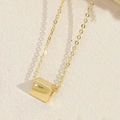 Poliertes goldfarbenes Würfelanhänger-Halskette mit eleganter, minimalistischer Kette - Würfelstil (Gold)