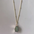 Minimalistische 14K vergulde ketting met een lichtgroene natuursteen kristallen hanger - Jade Kleur (Satellietketting)