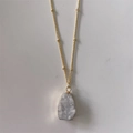 Minimalistische 14K vergulde ketting met een peervormige grijze natuursteen hanger - Wit (Satellietketting)