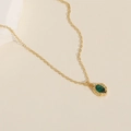 Unregelmäßige geometrische Goldkette mit einem ovalen smaragdgrünen Edelstein - Grün