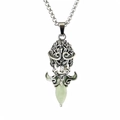 Detail von Vintage Sun Wukong Anhänger mit leuchtendem grünem Edelstein und stabiler Kette - Antik-Silber Grünes Leuchten