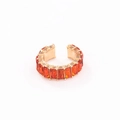 Goldene C-Form Ohrmanschette mit rechteckigen orangeroten Steinen und Zirkonia - Orange