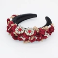 Diadema barroca con rosas rojas, bayas doradas y cristales sobre terciopelo negro - Rojo
