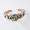 Dettaglio di un cerchietto barocco di lusso con cristalli champagne e strass sfaccettati - Stile Strass Completo in Cristallo di Raso Champagne (D)