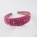 Dettaglio del cerchietto con perline fatte a mano, strass rosa e fodera antiscivolo in pelle - Rosa Shocking (C)