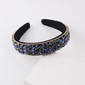 Dettaglio del cerchietto barocco in velluto con strass blu intenso e bordo in cristallo - Blu scuro