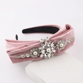 Elegante cerchietto in velluto rosa con fiocco di strass scintillanti e decori floreali - Rosa