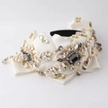 Diadema barroca color marfil con lazo, borlas y cristales de lujo para fiestas de mujer - Blanco Roto