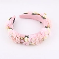 Serre-tête floral baroque rose avec perles, strass et pierres précieuses sur fond blanc - Style Floral 3D Rose (A)