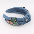 Cerchietto annodato in denim blu con fiori di perle e farfalla ricamata in paillettes - Blu Chiaro(B)