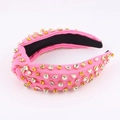 Dettaglio del cerchietto in tessuto rosa con strass colorati e fodera antiscivolo - Rosa(A)