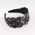 Diadema barroca con cristales negros brillantes y bordes de terciopelo festoneados - Negro