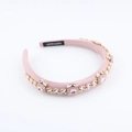 Détail d'un serre-tête rose en strass avec étiquette fait main et design scintillant - Rose Clair