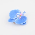 Fermaglio per capelli con orchidea blu, perla finta centrale e petali con trama realistica - Blu Reale (E)