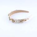 Dettaglio del cerchietto in raso champagne con perle, rose e strass luccicanti - Champagne