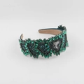 Detalle de diadema con diamantes verdes, corazones de cristal y gemas de corte marquesa - Verde Oscuro (A)