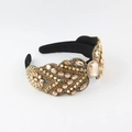 Dettaglio del cerchietto barocco con borchie dorate e strass color champagne su velluto nero - Stile Strass Champagne (D)