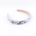 Dettaglio cerchietto in tessuto viola chiaro con strass colorati a forma di marquise e a goccia - Viola Chiaro (E)