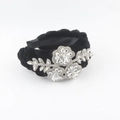 Serre-tête de luxe en velours noir tressé avec des accents floraux et feuilles en strass - Noir