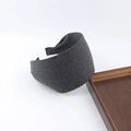 Dettaglio fascia per capelli larga in maglia a coste grigio scuro con fodera antiscivolo - Grigio Scuro (Maglia)