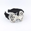 Elegante diadema ancha de terciopelo negro con pedrería y lazo de flores de perlas finas - Estilo de Lazo de Perla Negra (A Perla)