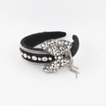 Detalle de diadema negra de lujo con mariposa de cristal y borlas de diamantes de imitación - Mariposa Plisada Negra (B)