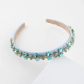 Eleganter hellblauer Barock-Haarreif mit funkelnden Straßsteinen und goldenen Metallkrallen - Hellblau(B)