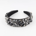 Detalle macro de la diadema barroca con grandes cristales grises y texturas de cuentas negras - Estilo Negro y Plata (5753730160208)